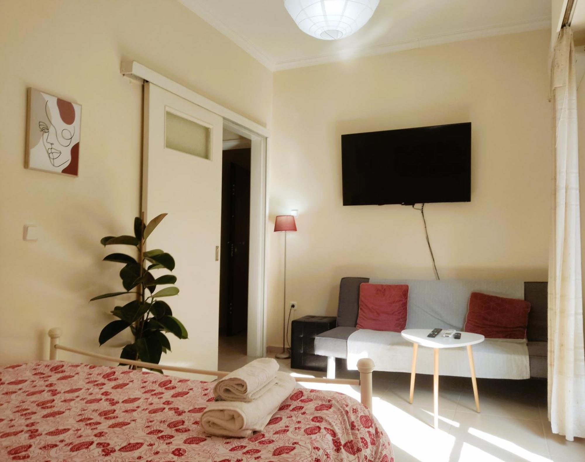 Next To Metro! Bright Apartment With Fully Equipped Kitchen Афины Экстерьер фото